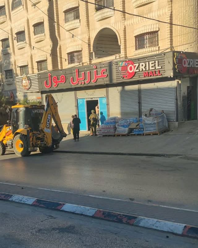 الاحتلال يواصل اغلاق المحال التجارية في حوارة
